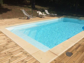 Maison chaleureuse avec piscine